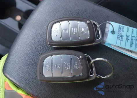 2020 Hyundai Elantra Value Edition z USA, uszkodzony, nr VIN 5NPD84LF5LH595761